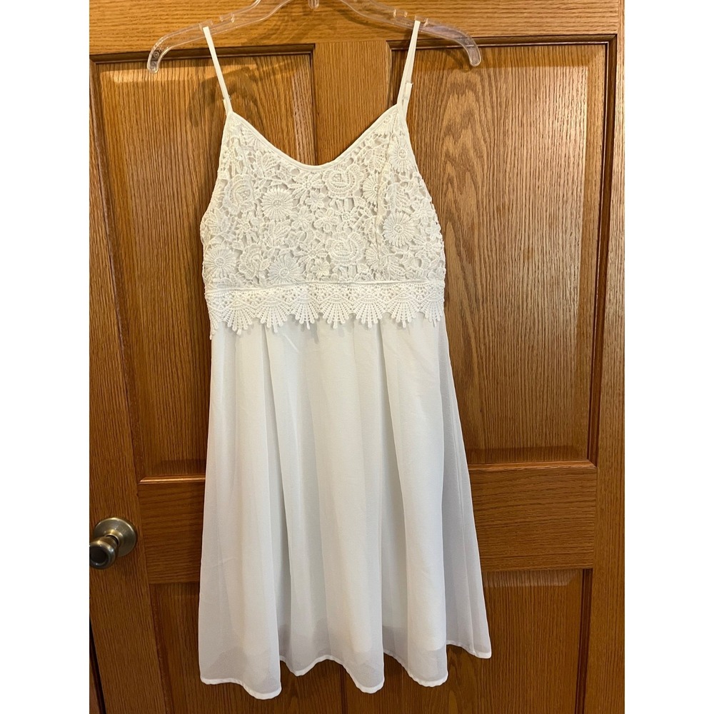 White Lace Embroidered Flowy Spaghetti Strap Bride Graduation Small